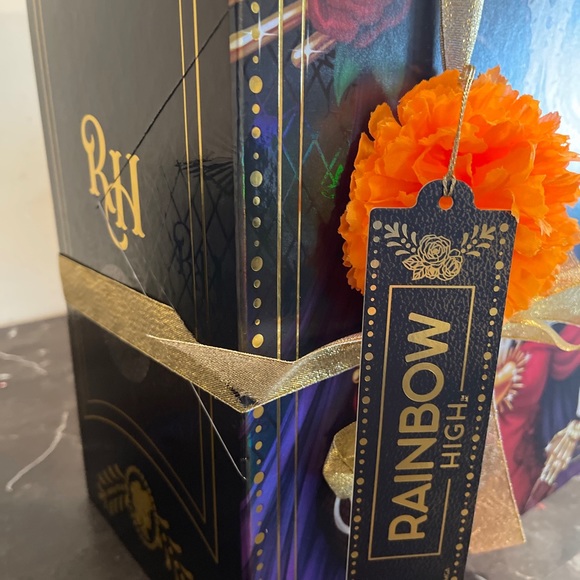 Collector Rainbow High 2022 Celebration Edition Día De Los Muertos Maria Garcia - Picture 10 of 16